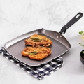 Bifera aluminio con revestimiento Satarflon, en uso, Tramontina, Napoles Novedades